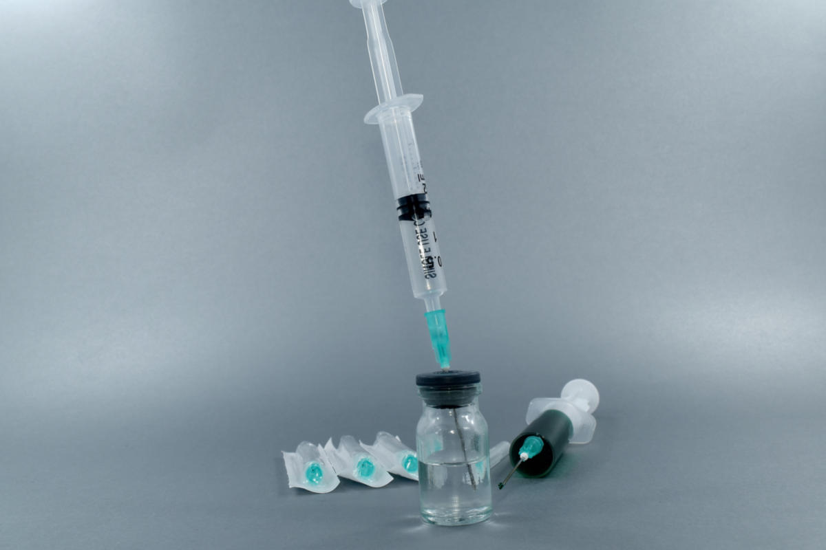 Εμβόλια COVID-19: Πότε και σε ποιους θα χορηγηθούν ενισχυτικές δόσεις