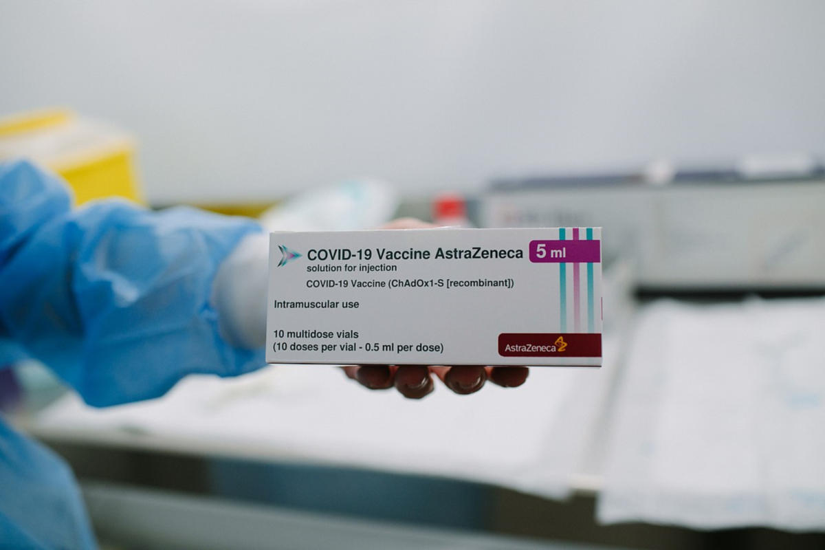 Εμβόλιο AstraZeneca: Απαντήσεις σε κοινά ερωτήματα για τη 2η δόση και τον κίνδυνο VITT