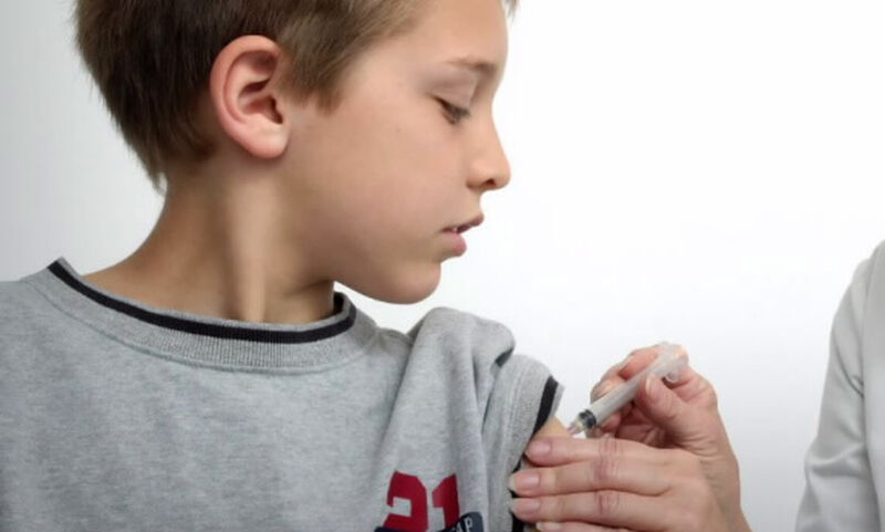 ECDC: «Περιορισμένα τα μεμονωμένα άμεσα οφέλη από τον εμβολιασμό εφήβων»