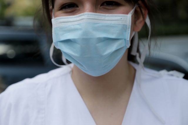 Ο ΠΟΥ συστήνει την χρήση μάσκας και από τους εμβολιασμένους λόγω του στελέχους “Δέλτα”