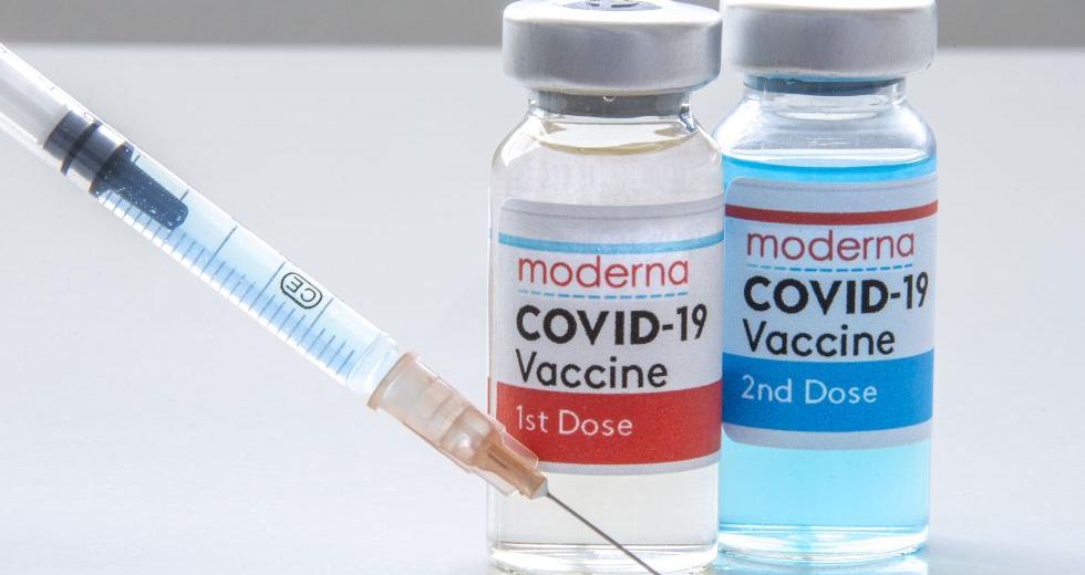 Moderna: Θα παράγει ανανεωμένη έκδοση του εμβολίου κορωνοϊού στην Ολλανδία