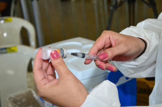 Απόκριση στον εμβολιασμό για COVID-19 σε επαγγελματίες υγείας μεταμοσχευμένους και αιμοκαθαιρόμενους