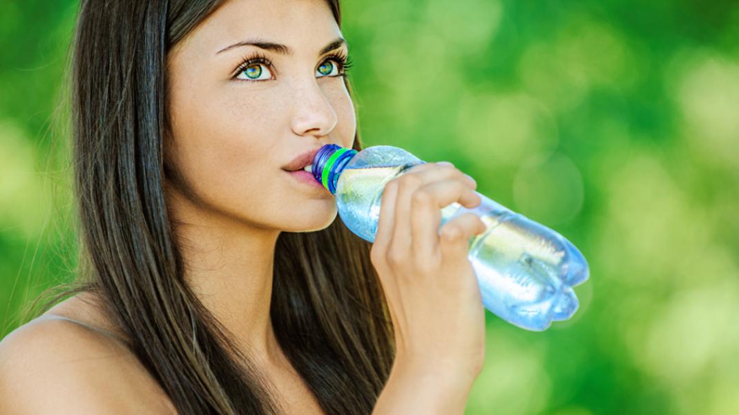 Πίνετε  πολύ νερό; Αν η απάντηση είναι θετική δεν κινδυνεύετε από ουρολοιμώξεις!