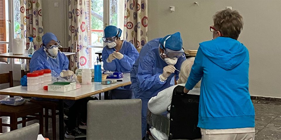 Τριάντα κρούσματα κορωνοϊού σε γηροκομείο στην Θεσσαλονίκη- Όλοι ήταν εμβολιασμένοι