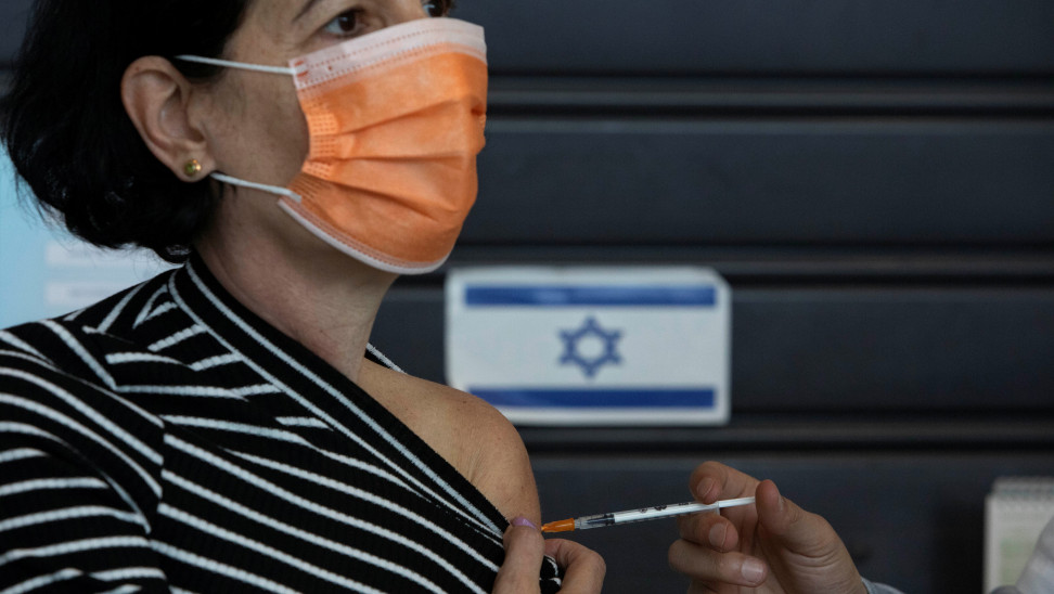«Τζούφια» και η 3η δόση; – Στο Ισραήλ εμβολιάστηκαν ξανά 1,2 εκατ. πολίτες και ο κορωνοϊός «σαρώνει» με 7.900 κρούσματα