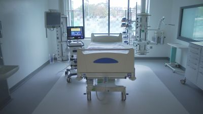 Υγεία: Δικαστικοί κλητήρες παραδίδουν τα χαρτιά των απλήρωτων αναστολών