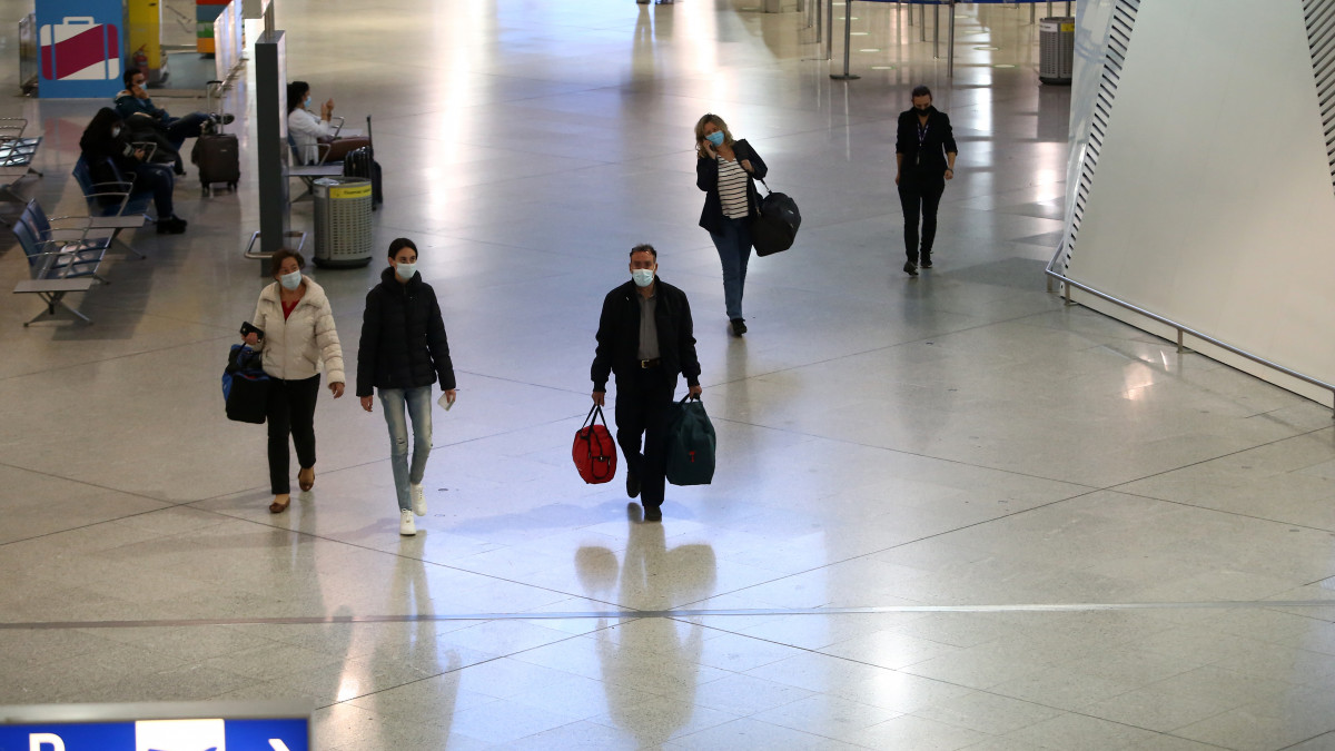ΥΠΑ: Απαγόρευση επιβίβασης χωρίς μάσκα – Νέες οδηγίες για πτήσεις εσωτερικού