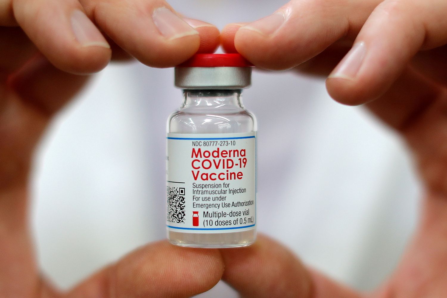 Moderna: Ζητά τρίτη δόση εμβολίου λόγω αύξησης των μολύνσεων