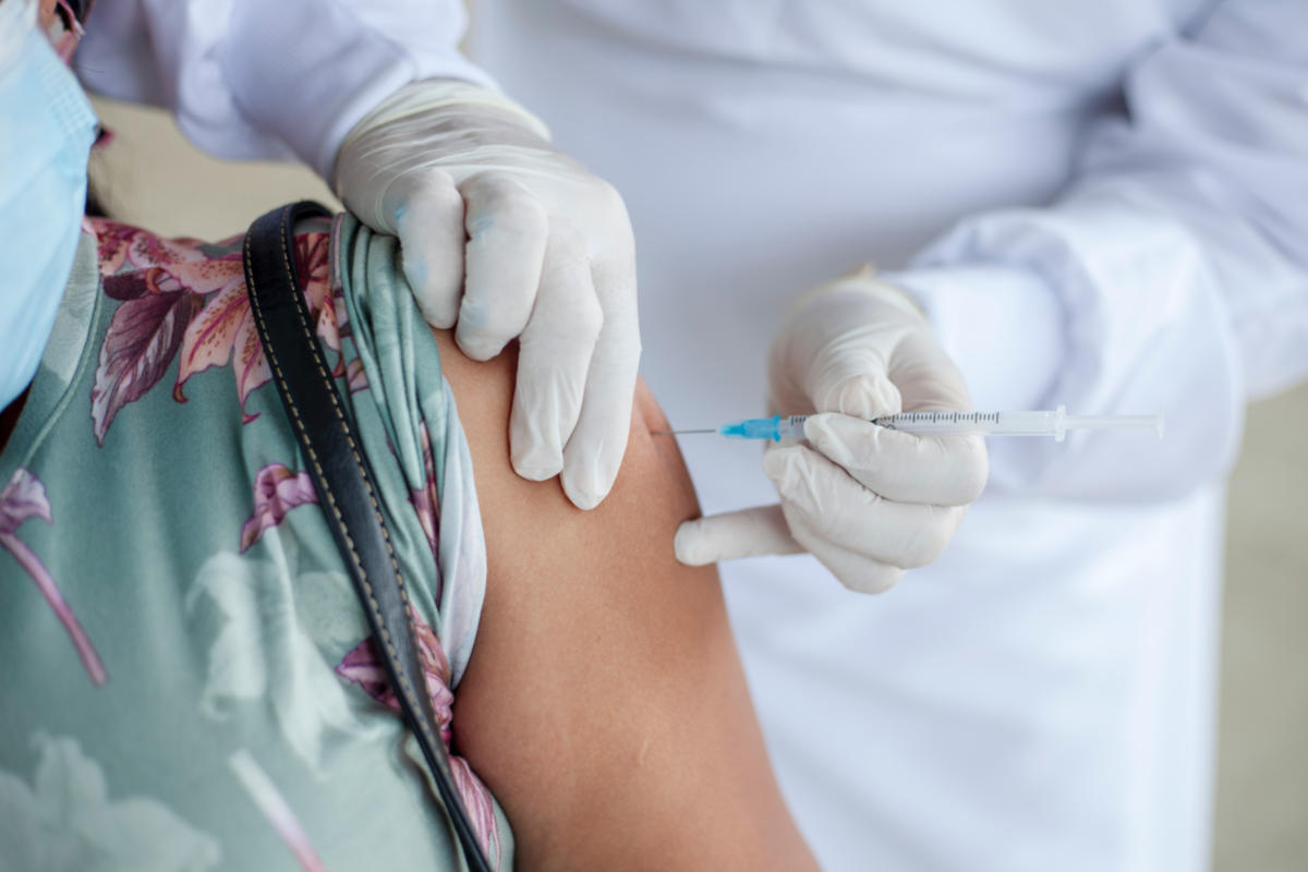 Long COVID: Χαμηλότερος ο κίνδυνος της επιπλοκής σε όσους έχουν εμβολιαστεί