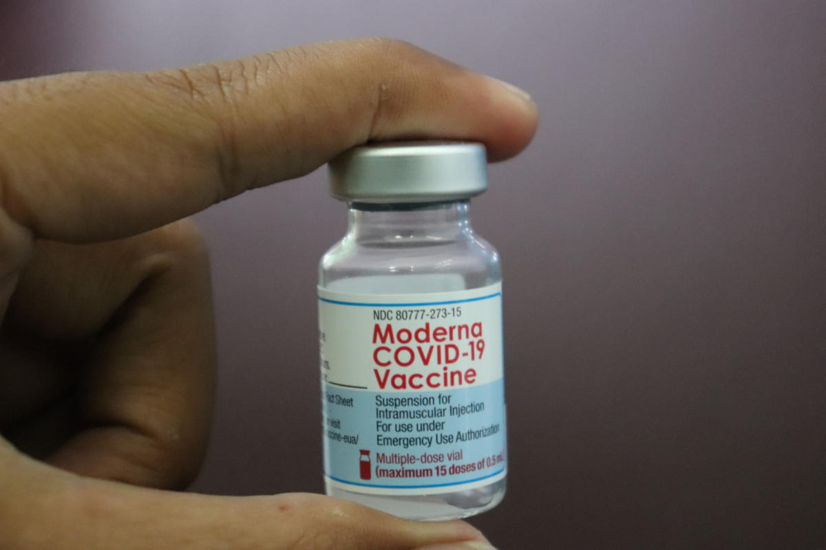 Moderna: Πόσο αποτελεσματική είναι η 3η δόση του εμβολίου της για την COVID-19;
