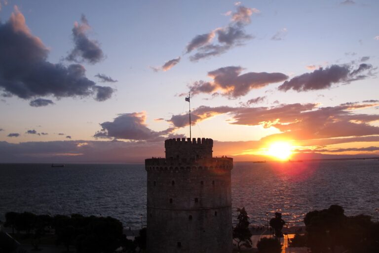 Σε mini lockdown μπαίνει η Λάρισα – Σήμερα η απόφαση για μέτρα στην Θεσσαλονίκη