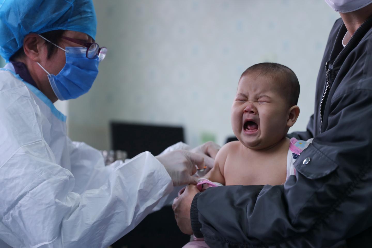 Κίνα: Εμβολιάζουν τα 3χρονα τη στιγμή που η χώρα μπαίνει σε καραντίνα λόγω αναποτελεσματικότητας εμβολίων