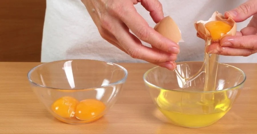 Είναι ασφαλές να πίνουμε ωμά ασπράδια αυγών; Όλα όσα πρέπει να γνωρίζετε