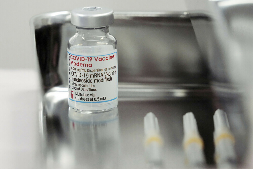 Πιέζει η Moderna για την ενισχυτική δόση εμβολίου σε ηλικιωμένους και άτομα υψηλού κινδύνου