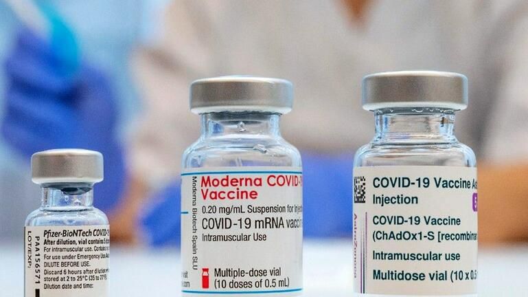Ο FDA εγκρίνει τις δόσεις ενίσχυσης για τα εμβόλια Moderna και Johnson & Johnson