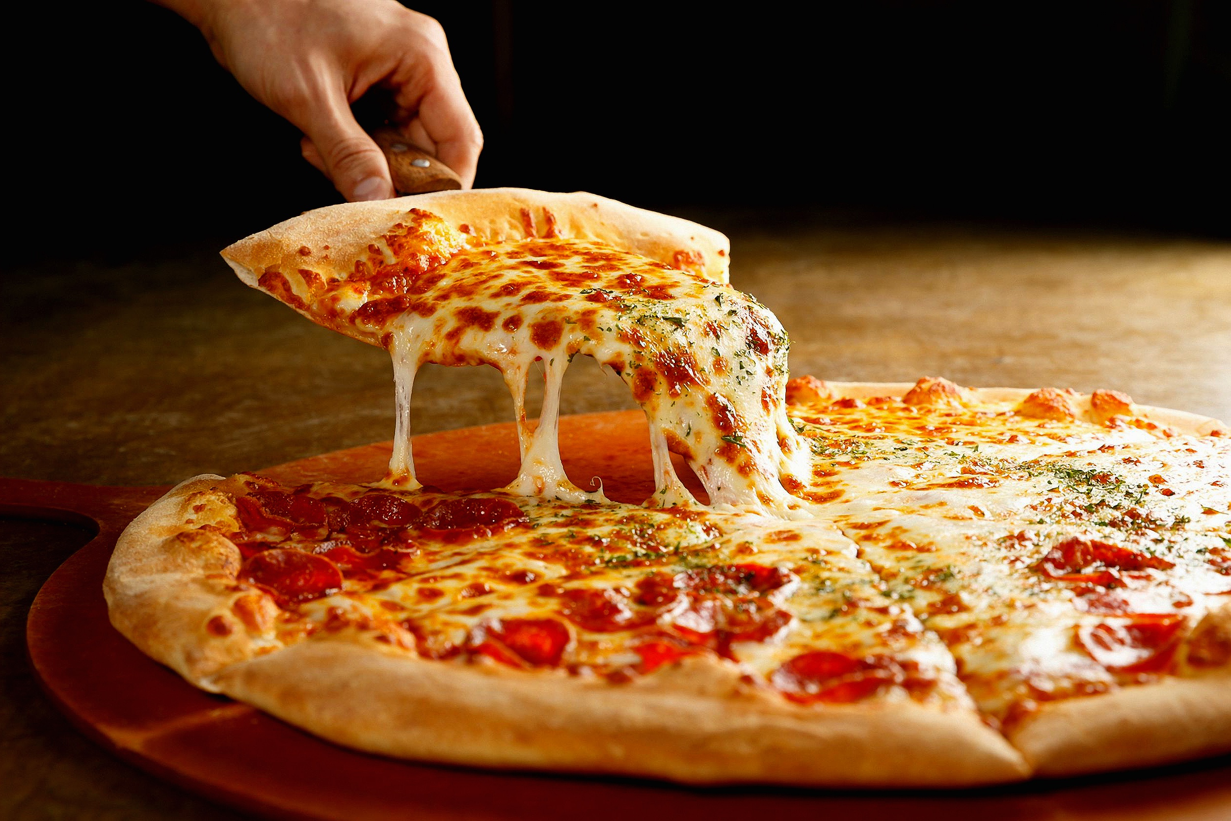 Πίτσα θερμίδες: H διαφορά της απλής και της σπέσιαλ