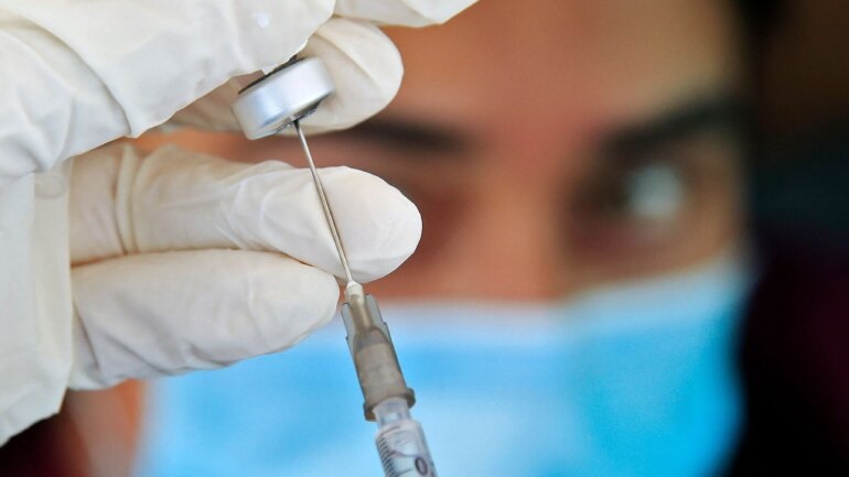 Συναγερμός από ειδικούς: Αύξηση νοσηλειών για διπλά εμβολιασμένους