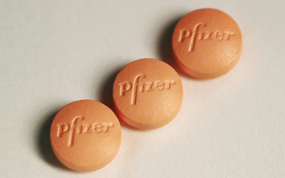 Pfizer: Αίτημα στον EMA για κατεπείγουσα έγκριση του χαπιού για τον κορωνοϊό