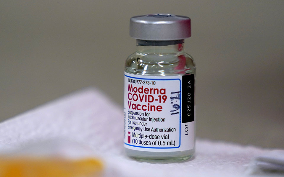 Γαλλία: Αναστολή του εμβολίου της Moderna για τους κάτω των 30 ετών