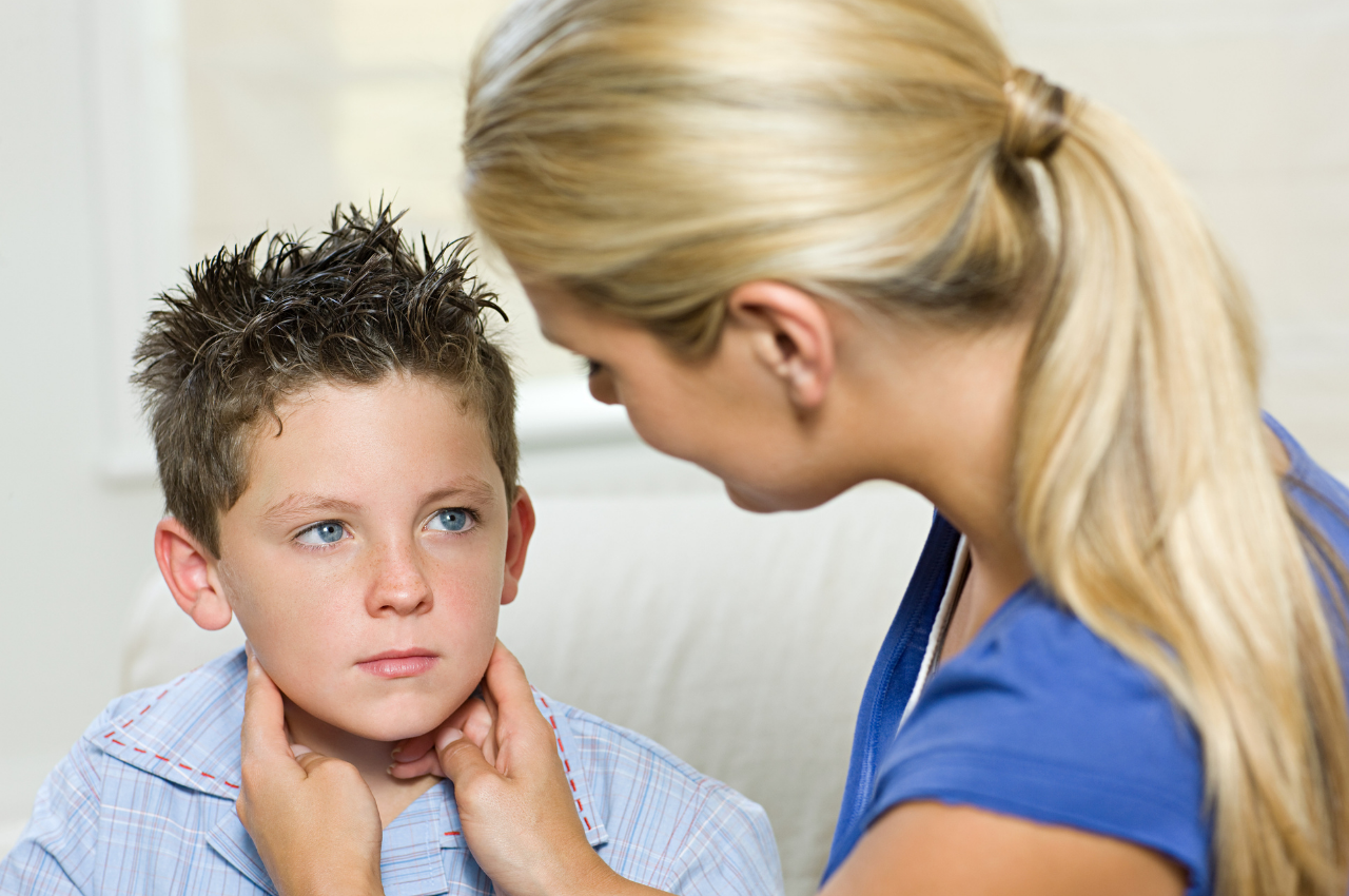 Παρωτίτιδα στα παιδιά: Συμπτώματα -Επιπλοκές- Θεραπεία