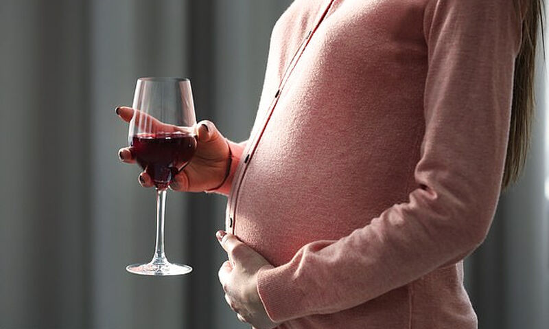 Ακόμη και μικρή ποσότητα αλκοόλ στην εγκυμοσύνη μπορεί να βλάπτει το έμβρυο