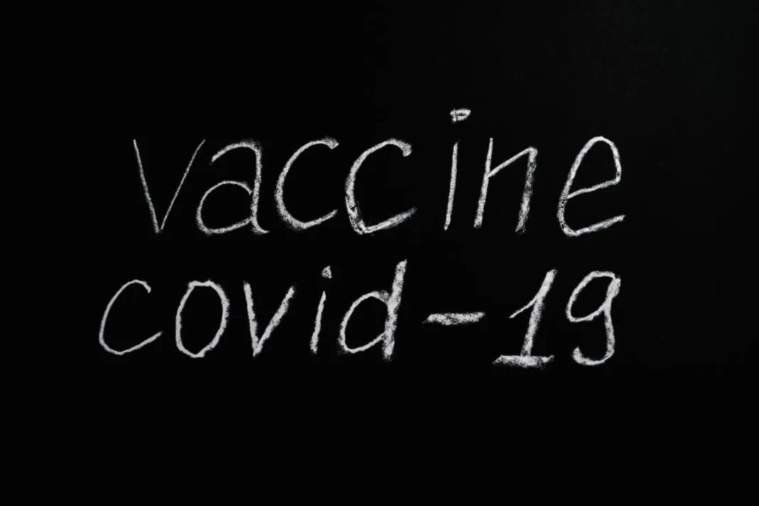 Εμβόλιο Pfizer: 100% η αποτελεσματικότητα 4 μήνες μετά τη δεύτερη δόση στους εφήβους 12-1