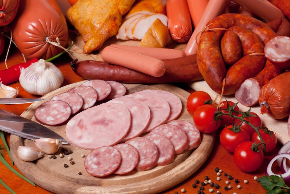 Γιατί τα νιτρικά και τα νιτρώδη άλατα στα επεξεργασμένα κρέατα είναι επιβλαβή ενώ στα λαχανικά δεν είναι;