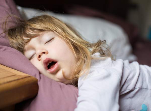 Ροχαλητό: Το παιδί μου ροχαλίζει όταν κοιμάται