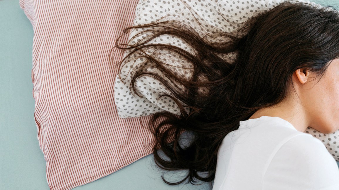 6 τρόποι που ο ύπνος μπορεί να σας βοηθήσει να χάσετε βάρος