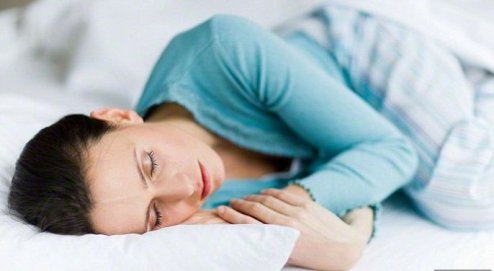 Ο ύπνος στο πλάι επιτρέπει την καλύτερη αποτοξίνωση του εγκεφάλου