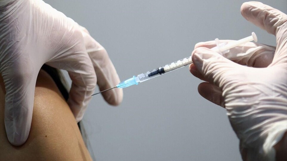 Δεδομένα VAERS για τα εμβόλια κατά της COVID-19: Αύξηση αναφορών για ανεπιθύμητες ενέργειες