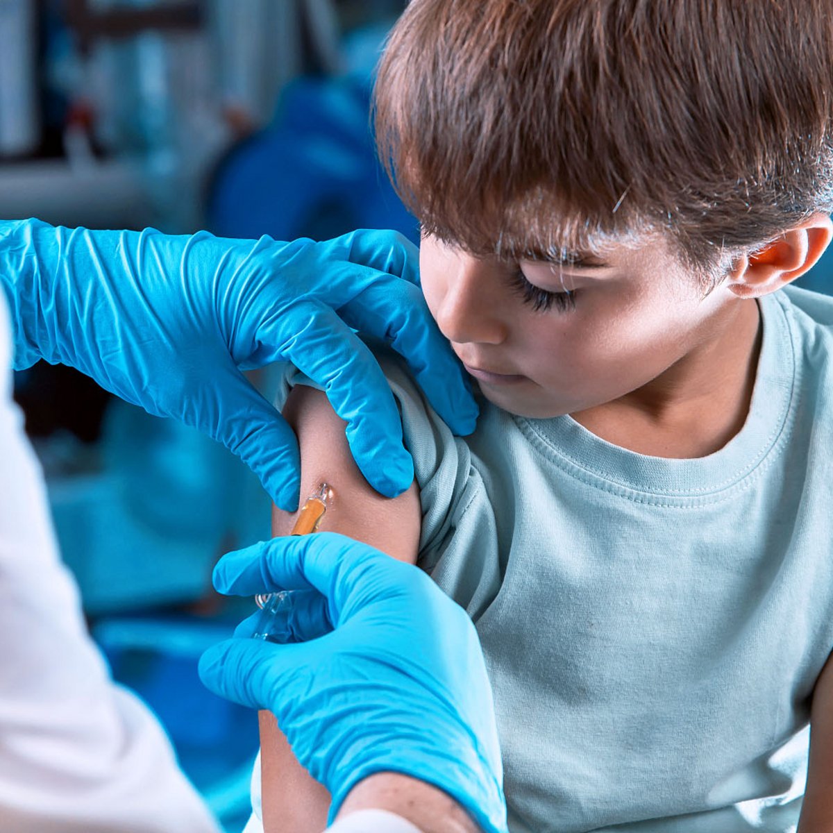 Ο Η. Μόσιαλος εξηγεί όσα πρέπει να γνωρίζουμε για τον εμβολιασμό των παιδιών κατά της COVID-19