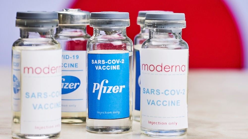 ΕΜΑ: «Πολύ σπάνιος» ο κίνδυνος μυοκαρδίτιδας και περικαρδίτιδας μετά τον εμβολιασμό με τα mRNA εμβόλια
