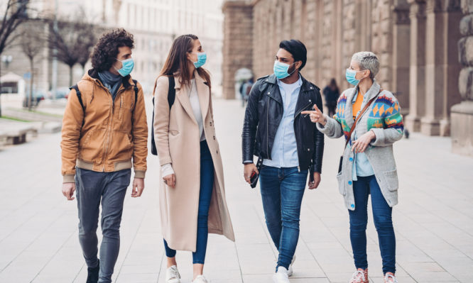 Η Γαλλία βάζει «τέλος» στην υποχρεωτική χρήση μάσκας στους δημόσιους χώρους