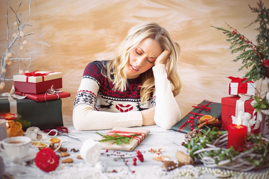 Τρεις τεχνικές που θα σας βοηθήσουν να αντιμετωπίσετε το άγχος των Χριστουγέννων