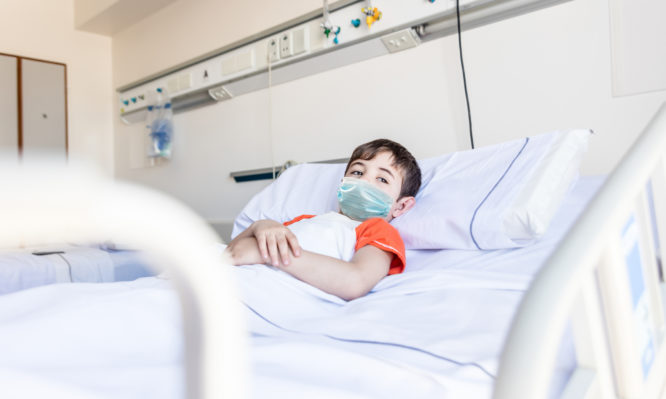Επιδημιολογικά στοιχεία νοσηλείας παιδιών με COVID-19 όσο προελαύνει το νέο στέλεχος Όμικρον στις ΗΠΑ και στο Η. Βασίλειο