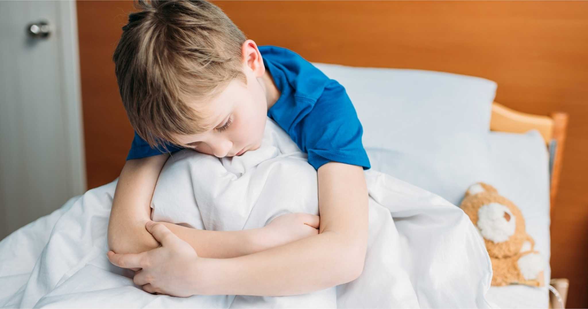 Νυχτερινή ενούρηση: 10 τρόποι να βοηθήσουμε το παιδί που «βρέχει» το κρεβάτι του