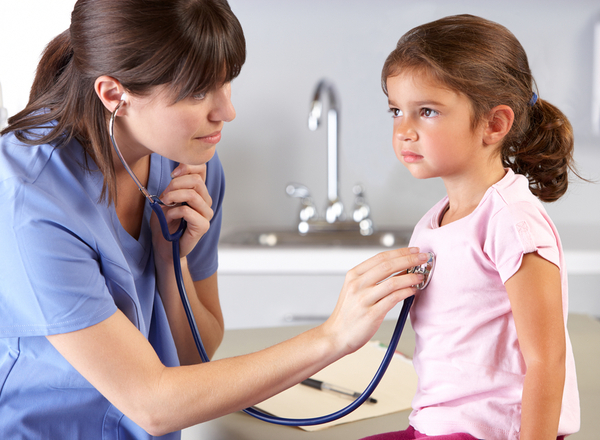 Πόνος στο στήθος στα παιδιά: Πότε ανησυχούμε;