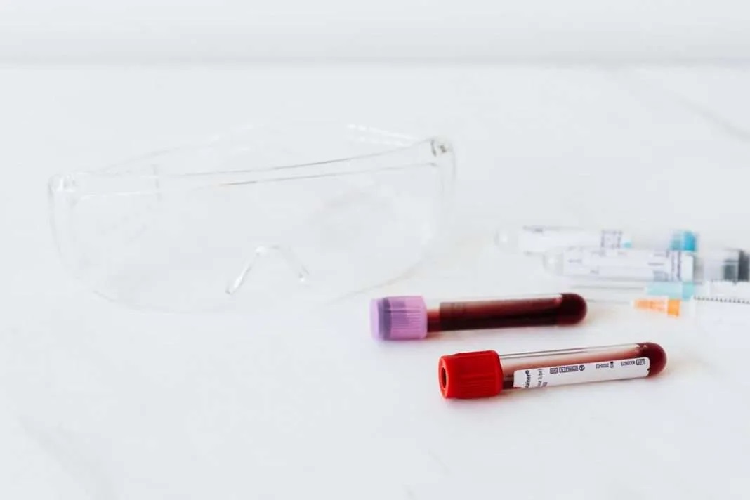 COVID-19: Βιοδείκτες του αίματος με χρησιμότητα για την ταχεία ανίχνευση των νέων στελεχών