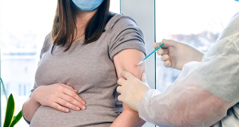 ΗΠΑ για εμβόλιο COVID στη διάρκεια εγκυμοσύνης: Δεν σχετίζεται με πρόωρο τοκετό και λιποβαρή νεογνά