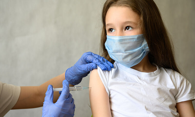 Εμβολιαστικές γραμμές σε 26 νησιά για παιδιά 5-11 ετών