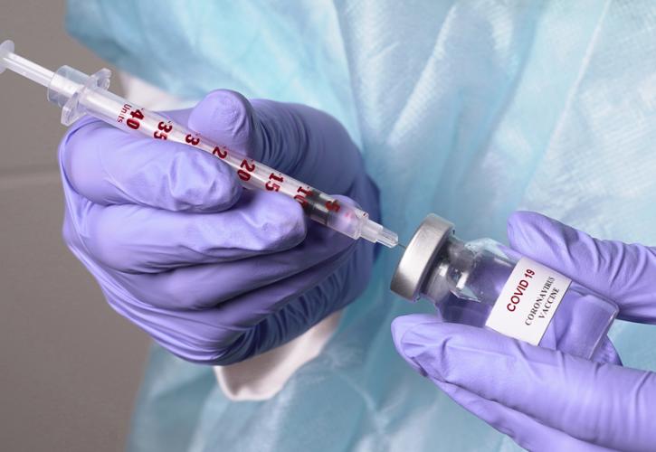 Θεμιστοκλέους: Περισσότεροι από 17.600.000 οι εμβολιασμοί – Πάνω από 7.070.000 πλήρως εμβολιασμένοι