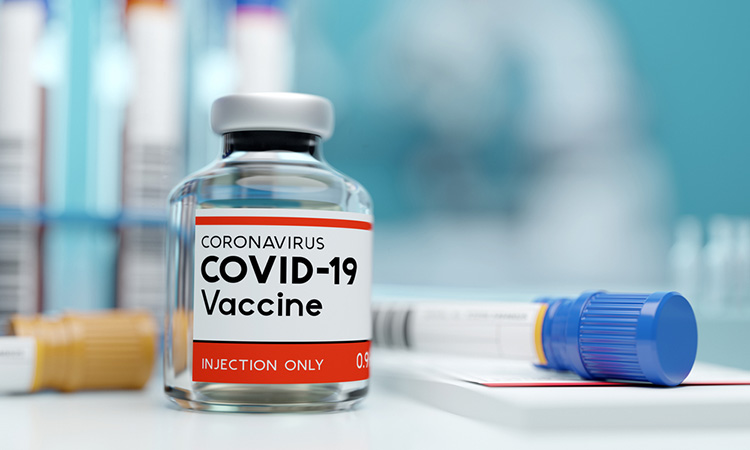 To CDC υποστηρίζει το εμβόλιο της Moderna για άτομα 18 και άνω ενώ οι ανεπιθύμητες ενέργειες αυξάνονται