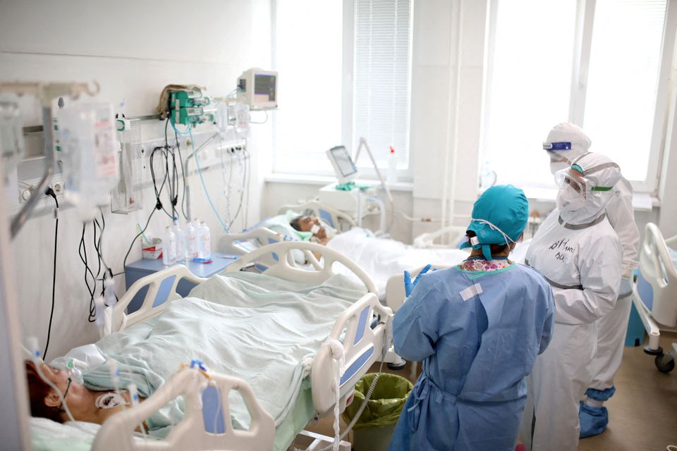 Οι ασθενείς με COVID αντιμετωπίζουν κινδύνους μετά την έξοδο από το νοσοκομείο