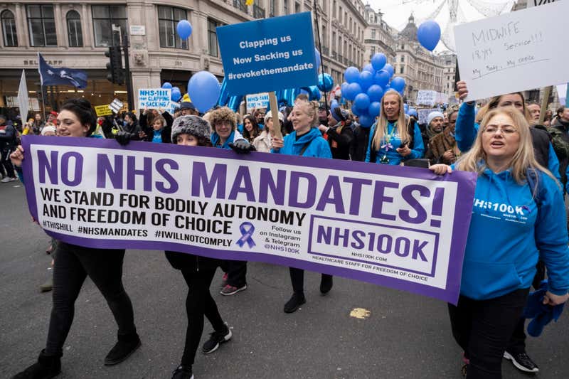 Καταργήθηκαν τα υποχρεωτικά εμβόλια για τους εργαζόμενους του NHS στην Αγγλία