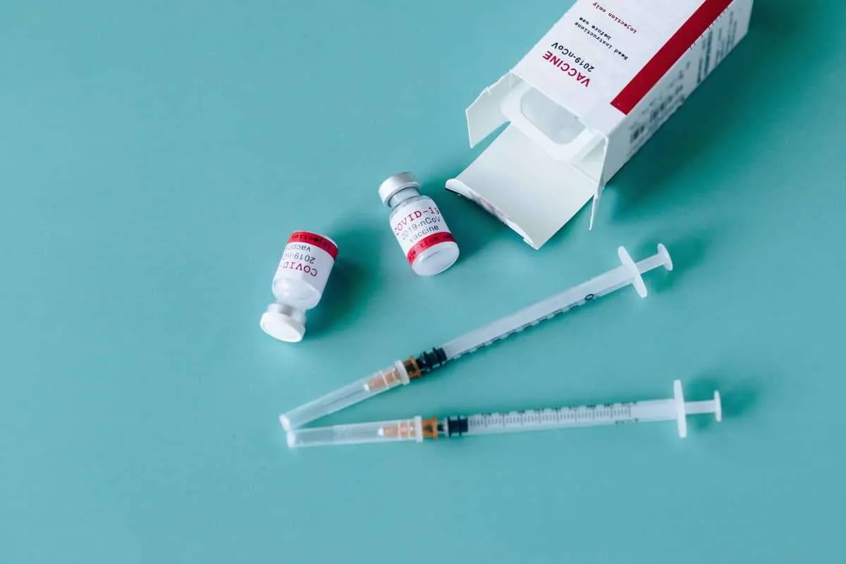 Αρχίατρος της Φλόριντα: «Τα mRNA εμβόλια κατά της Covid-19 είναι ο αντίχριστος των σκευασμάτων»