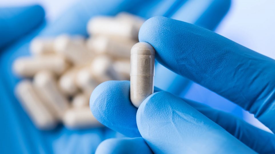 Κορωνοϊός: Διαθέσιμα από σήμερα τα αντιικά χάπια της Pfizer