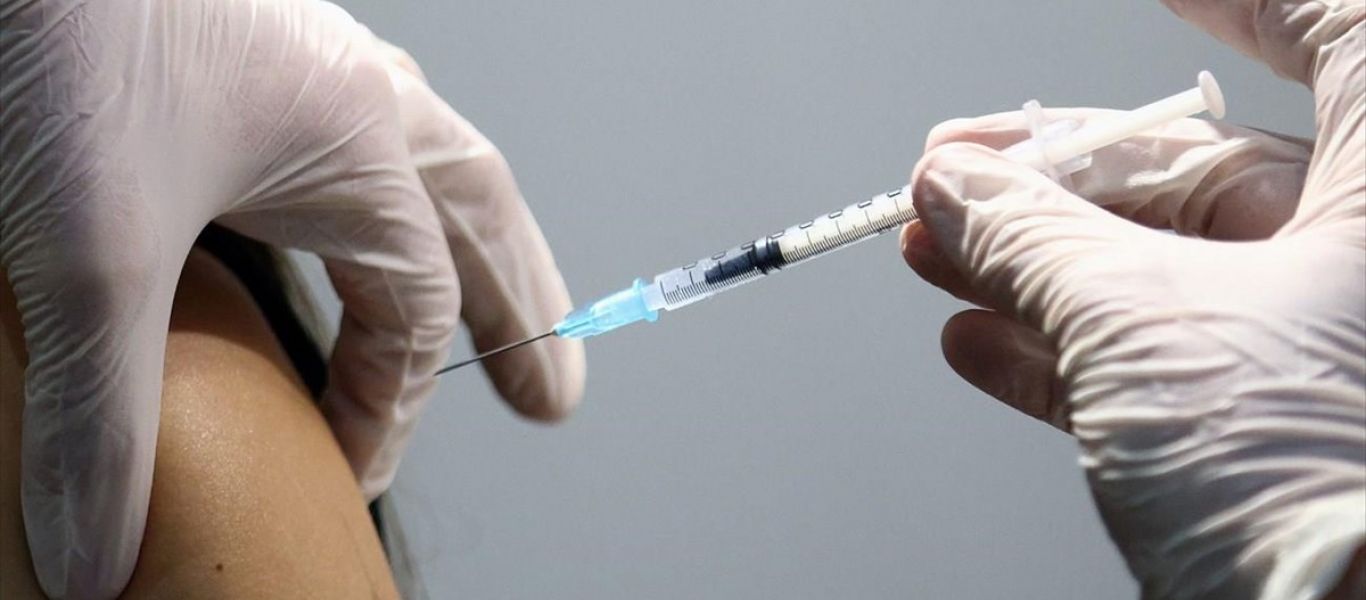 Dr Ryan Cole: «Συνθετική ψευδοουριδίνη μπαίνει μέσα στο σώμα μας με τα mRNA εμβόλια» – Τι προκαλεί