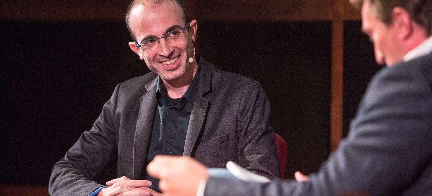 Yuval Noah Harari: «Η πανδημία έπεισε τους ανθρώπους να δεχθούν τη νομιμοποίηση της απόλυτης βιομετρικής παρακολούθησης»