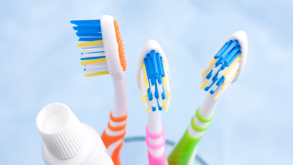 Οδοντόβουρτσα: Ποια μέθοδος καθαρισμού είναι η πιο αποτελεσματική – Πώς να την φυλάτε